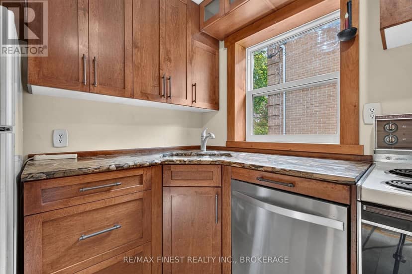 218 Helen Street — photo 13 of 40