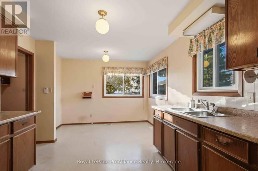 1347 Stockdale Road — photo 10 of 40