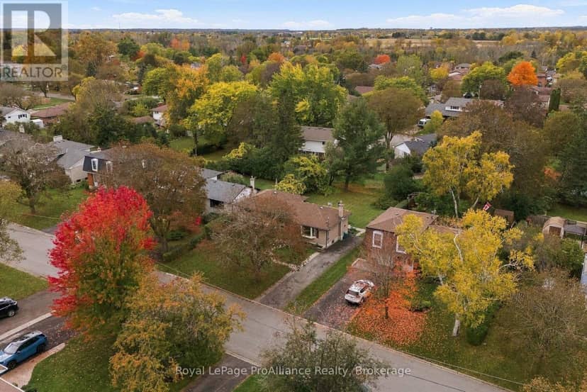 12 Thorncliffe Drive — photo 38 of 40
