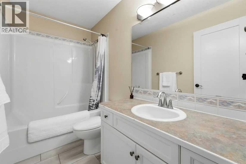 123 Robinson Crescent — photo 14 of 33