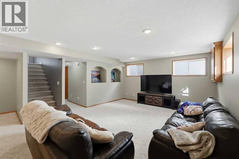 123 Robinson Crescent — photo 19 of 33