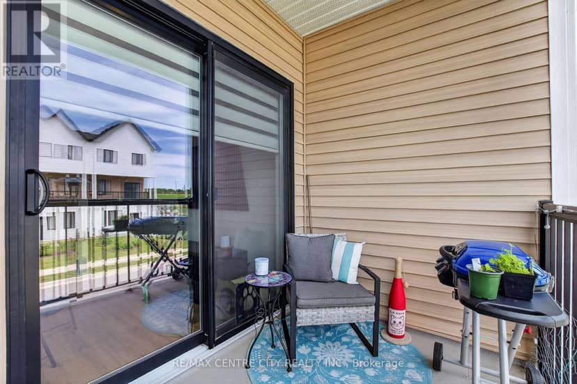 56 - 1595 Capri Crescent — photo 15 of 36