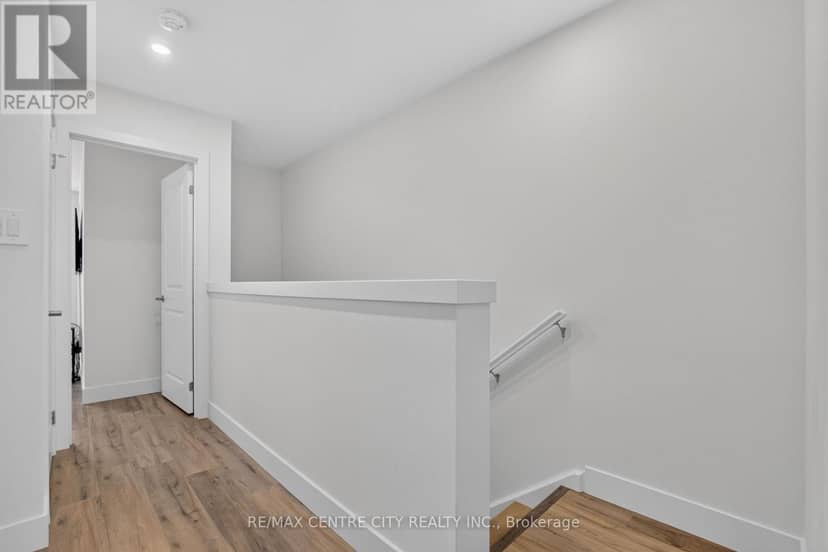 56 - 1595 Capri Crescent — photo 24 of 36