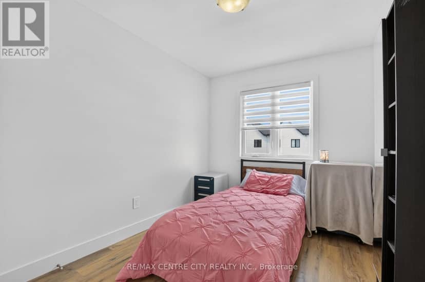 56 - 1595 Capri Crescent — photo 29 of 36
