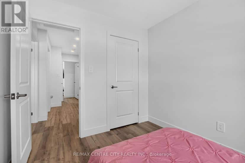 56 - 1595 Capri Crescent — photo 30 of 36