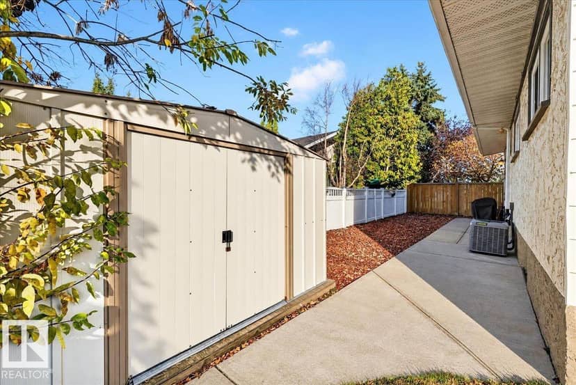 4504 105A AV NW — photo 34 of 38