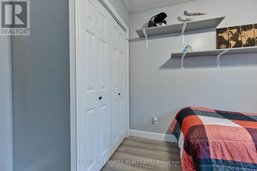 106 Forest Lea Road — photo 16 of 34