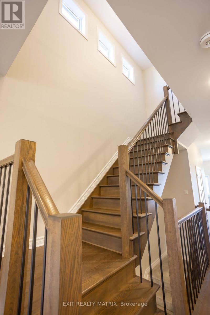 735 Namur Street — photo 15 of 39