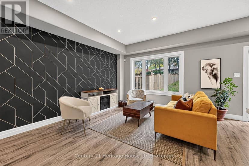 205 Victoria Street S — photo 15 of 40