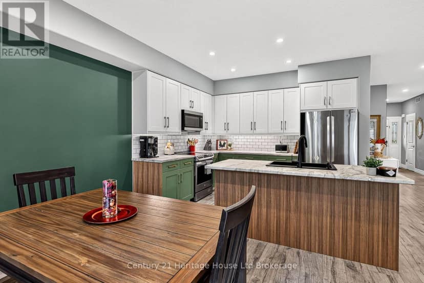 205 Victoria Street S — photo 17 of 40