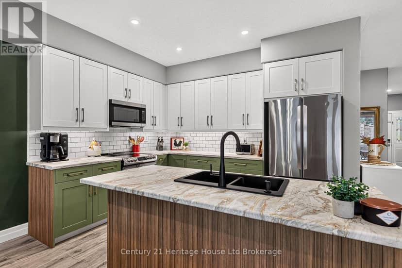 205 Victoria Street S — photo 18 of 40