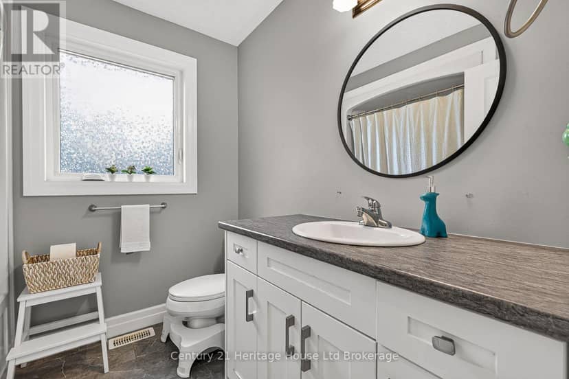 205 Victoria Street S — photo 27 of 40