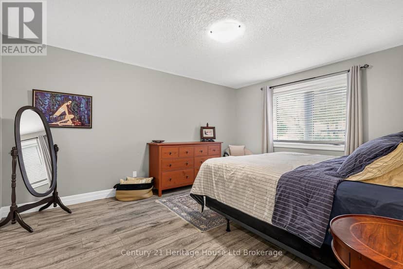 205 Victoria Street S — photo 28 of 40