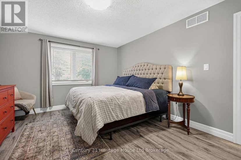 205 Victoria Street S — photo 29 of 40