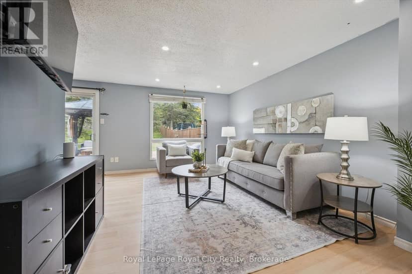 41 Grandridge Crescent — photo 11 of 40