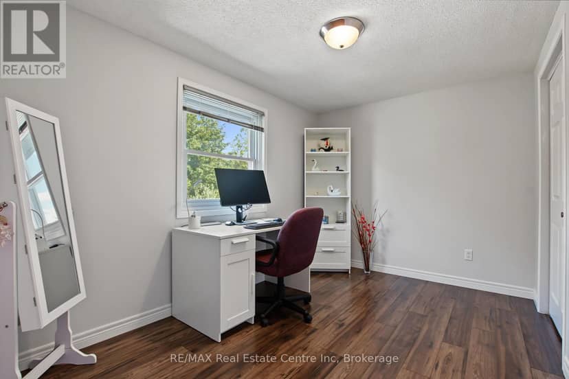 210 Elmira Road S — photo 10 of 31