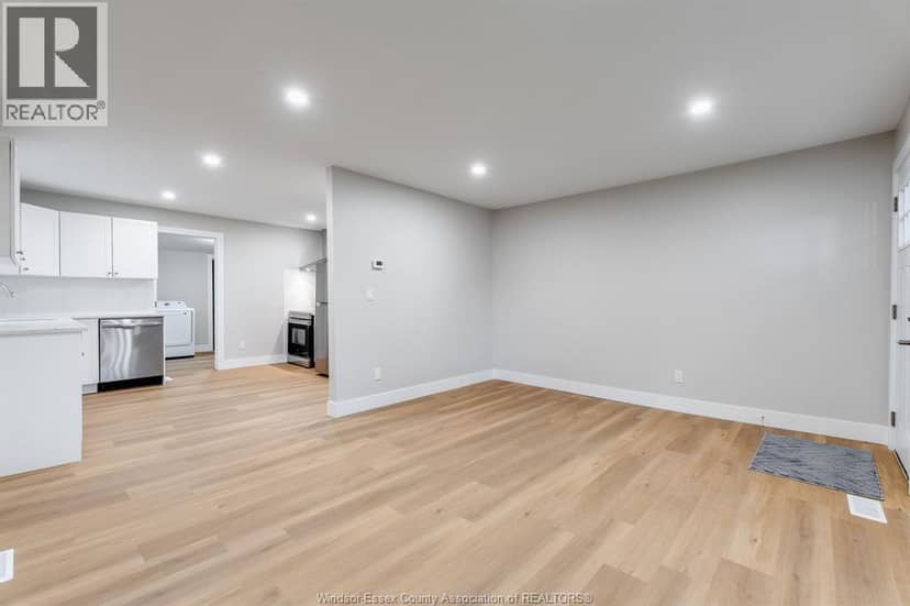 1462 Labadie — photo 3 of 33