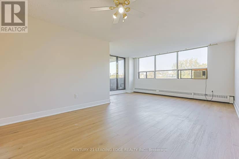 301 - 25 Sunrise Avenue — photo 10 of 30