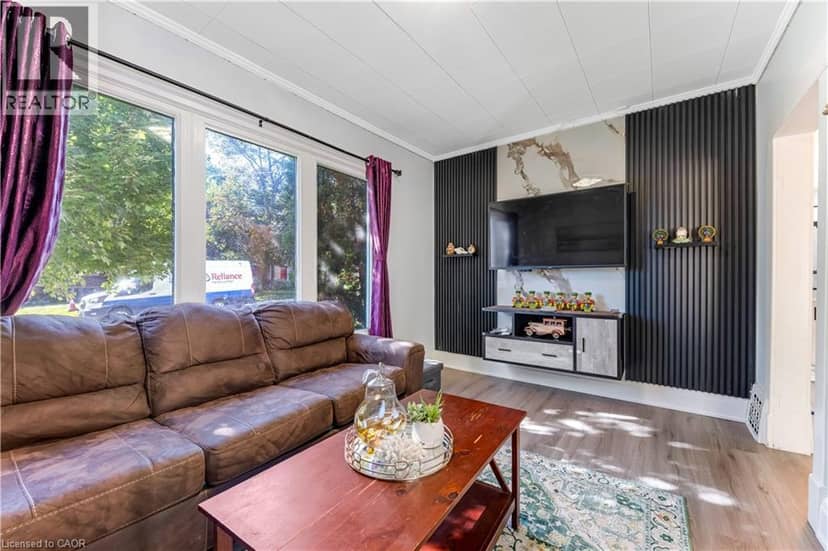116 VICTORIA Avenue — photo 18 of 40