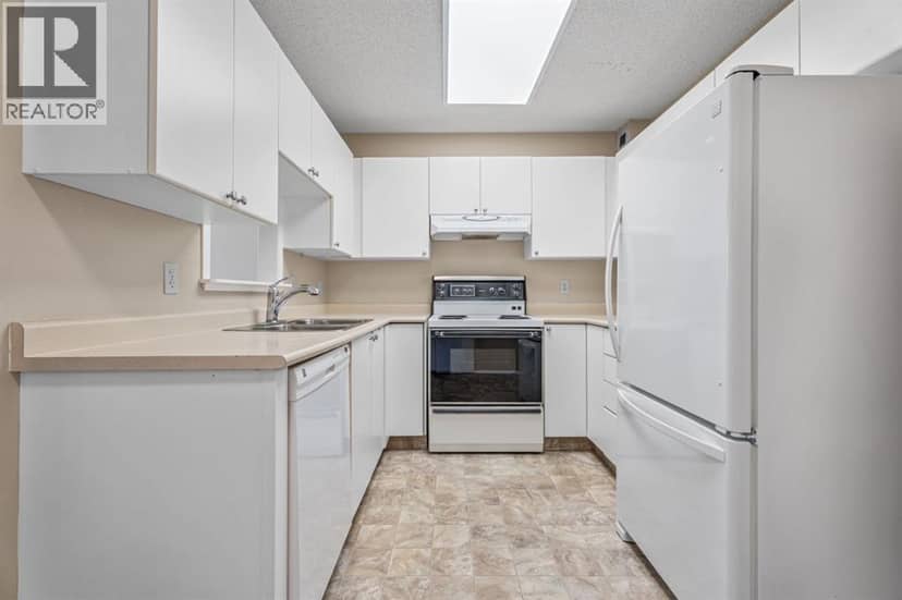 210, 102 Centre Court, Okotoks, photo 4