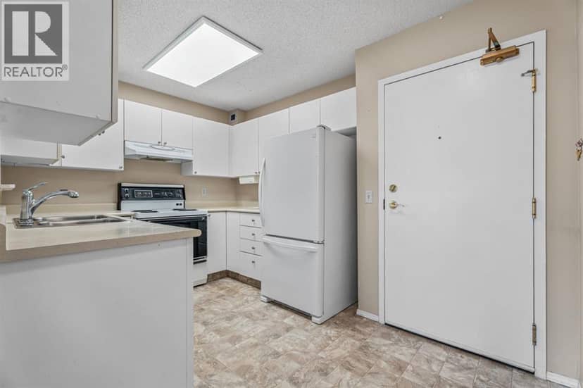 210, 102 Centre Court, Okotoks, photo 3