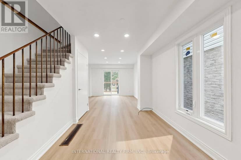 53 Jacob Fisher Drive, Toronto, photo 5