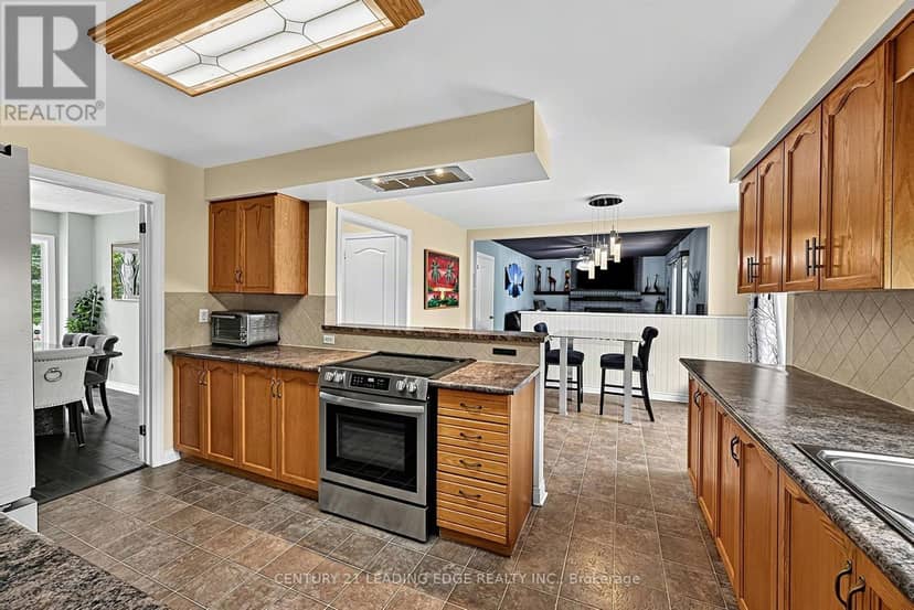 48 Broadview Avenue — photo 15 of 40