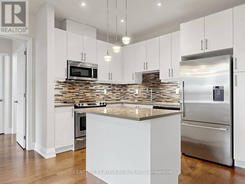 512 - 15277 Yonge Street — photo 1 of 37