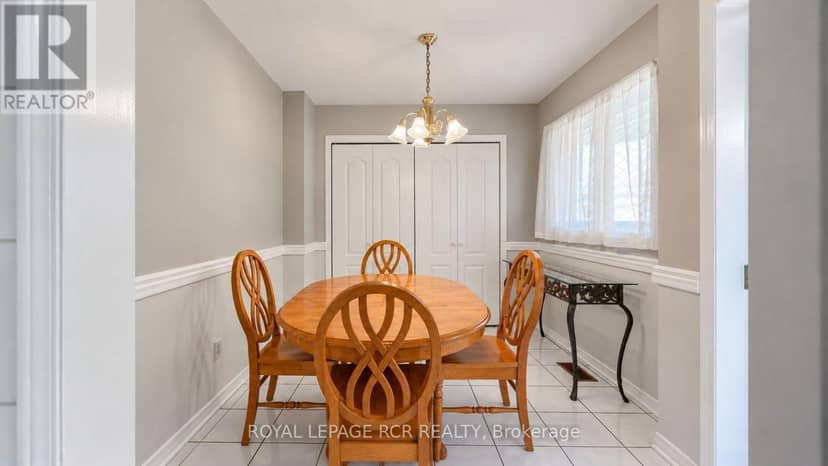 105 Hanton Crescent — photo 12 of 40
