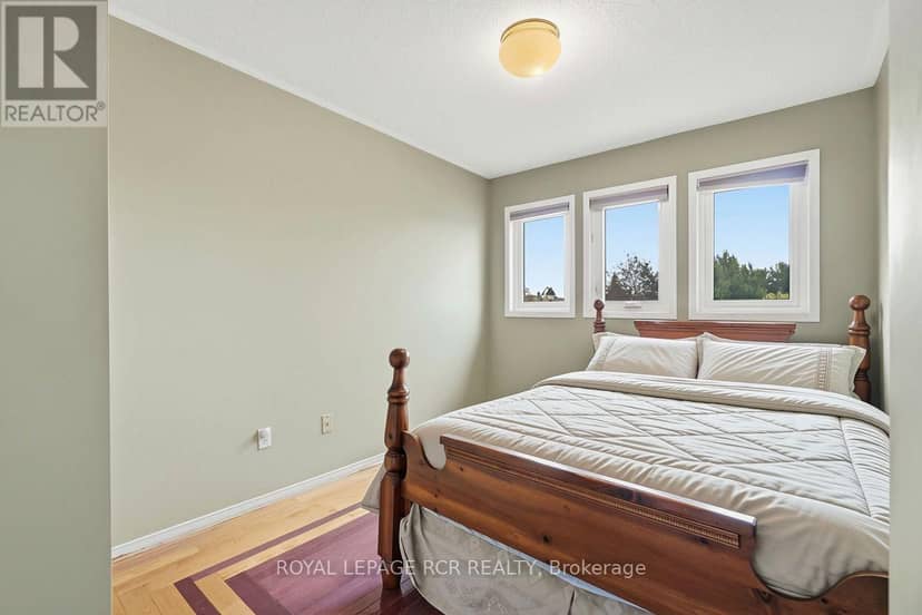 105 Hanton Crescent — photo 20 of 40