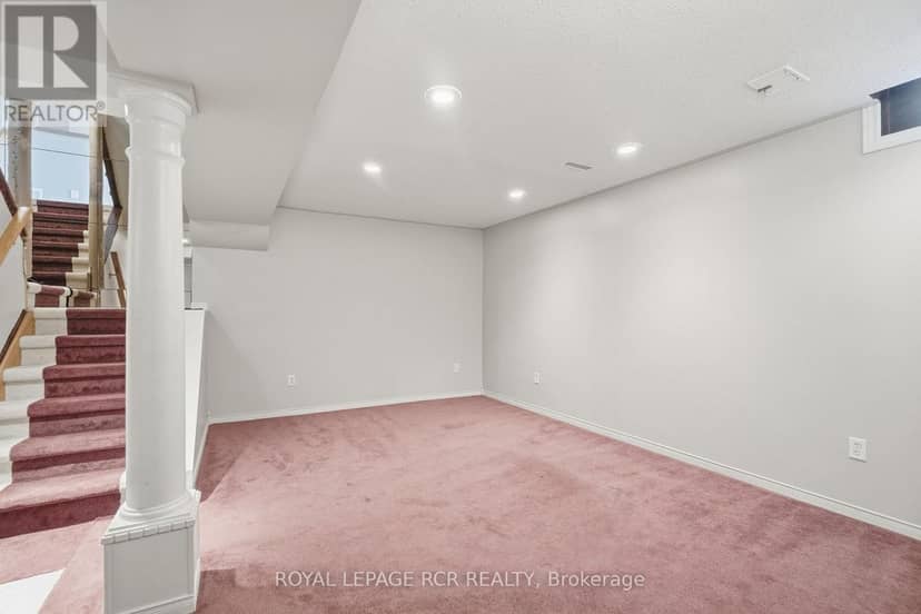 105 Hanton Crescent — photo 25 of 40