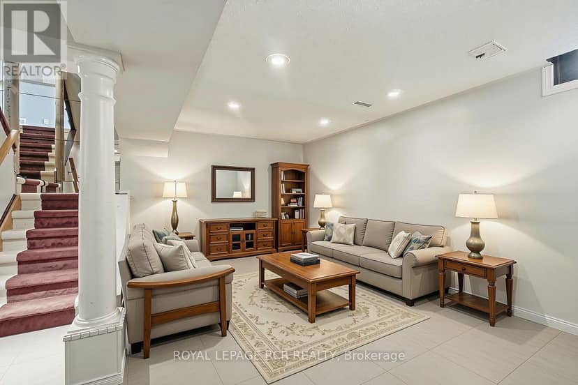 105 Hanton Crescent — photo 26 of 40