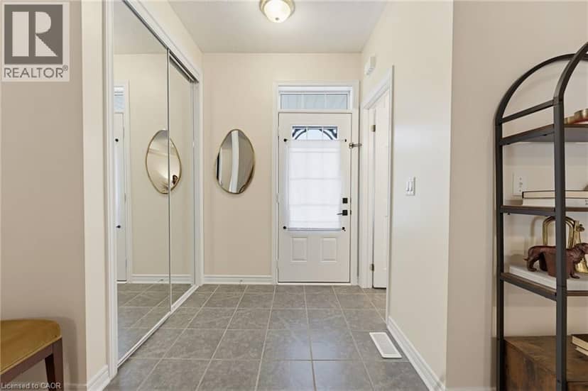 63 GOLDEN IRIS Crescent, Waterdown, photo 3