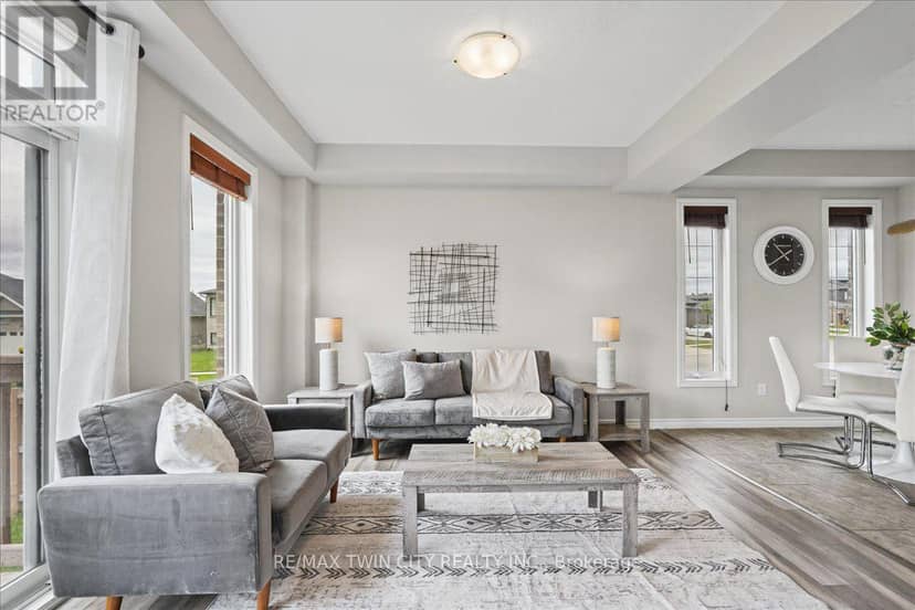 100 Links Crescent N — photo 14 of 40