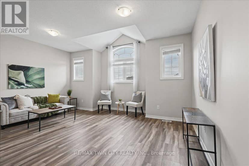 100 Links Crescent N — photo 22 of 40