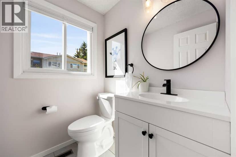 723 Queenston Terrace SE — photo 14 of 40