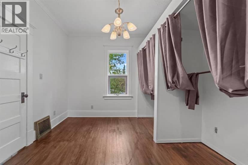 4806 53 Street — photo 13 of 32