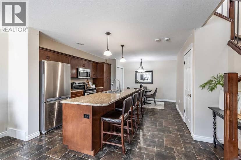 1, 4952 Southlands Drive SE — photo 14 of 40