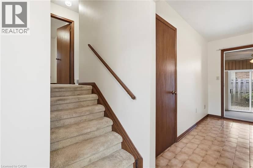 84 LARCHWOOD Circle — photo 13 of 32