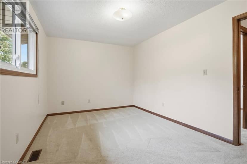84 LARCHWOOD Circle — photo 15 of 32