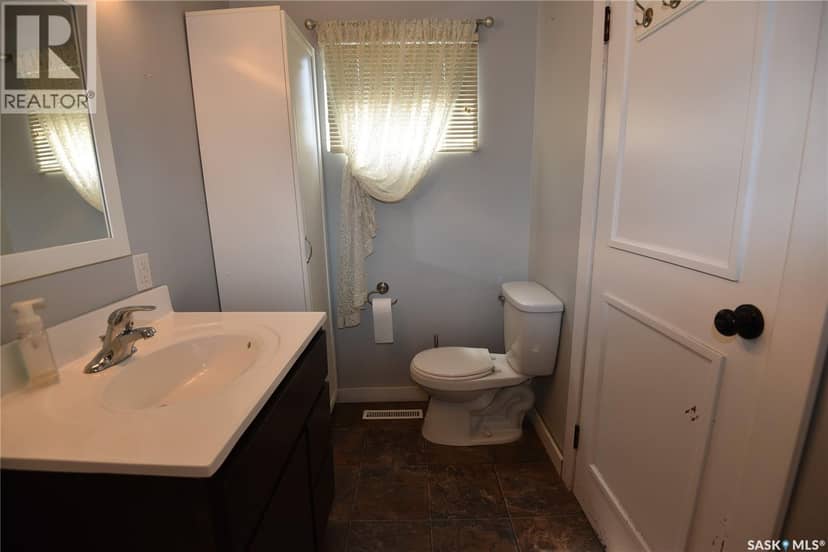 403 2nd STREET W — photo 11 of 23