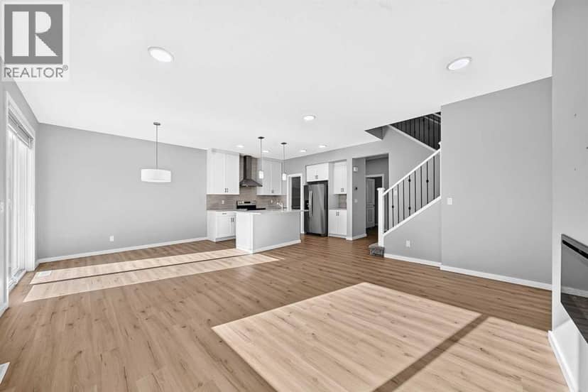 122 belmont Crescent SW — photo 18 of 40