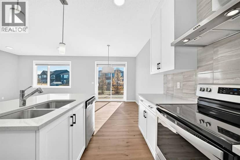 122 belmont Crescent SW — photo 10 of 40
