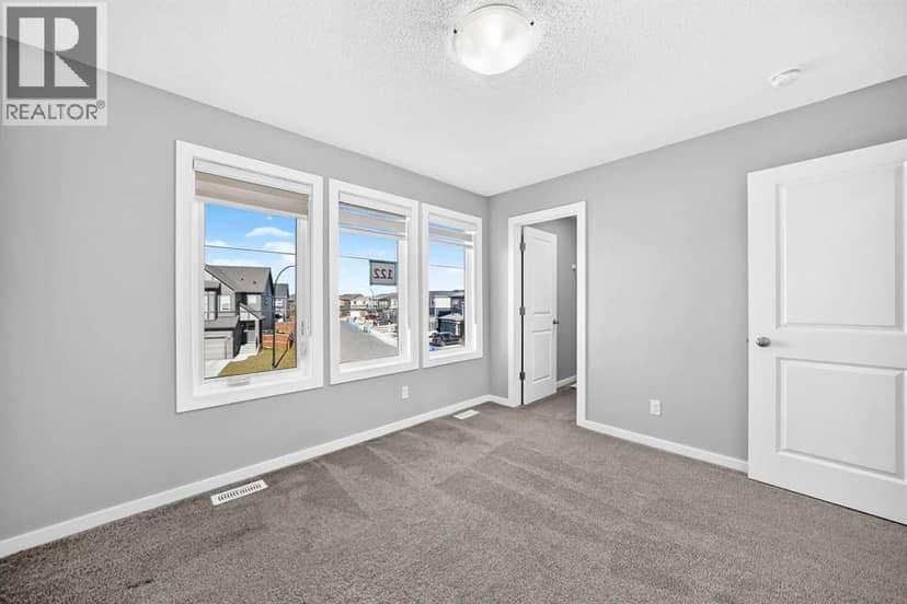 122 belmont Crescent SW — photo 35 of 40