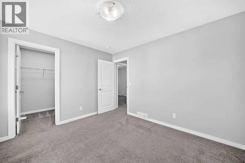 122 belmont Crescent SW — photo 36 of 40