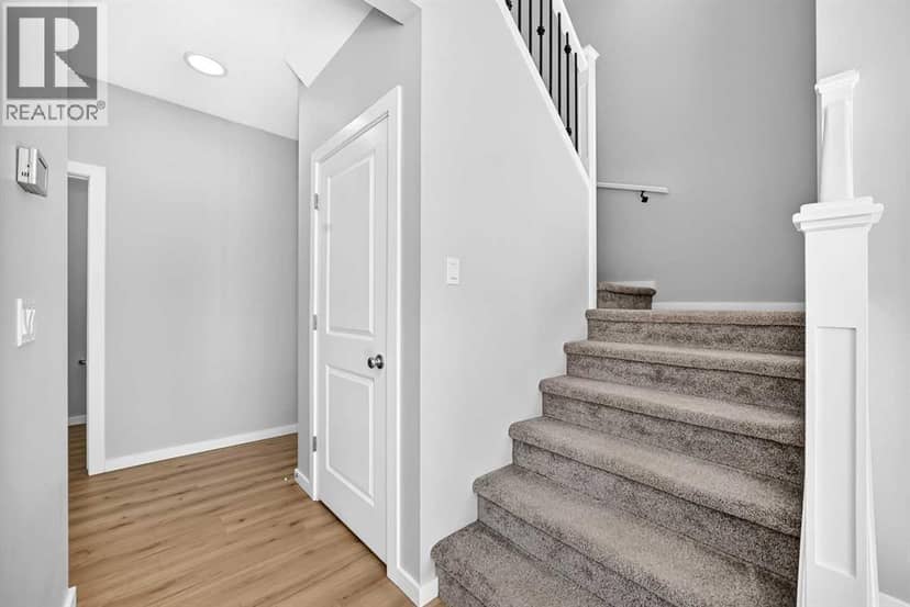 122 belmont Crescent SW — photo 26 of 40