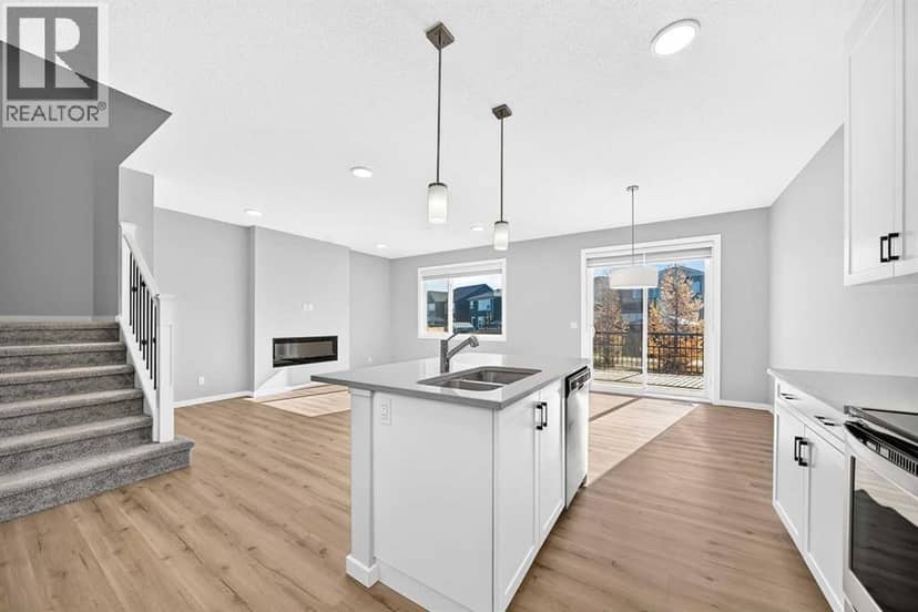 122 belmont Crescent SW — photo 9 of 40