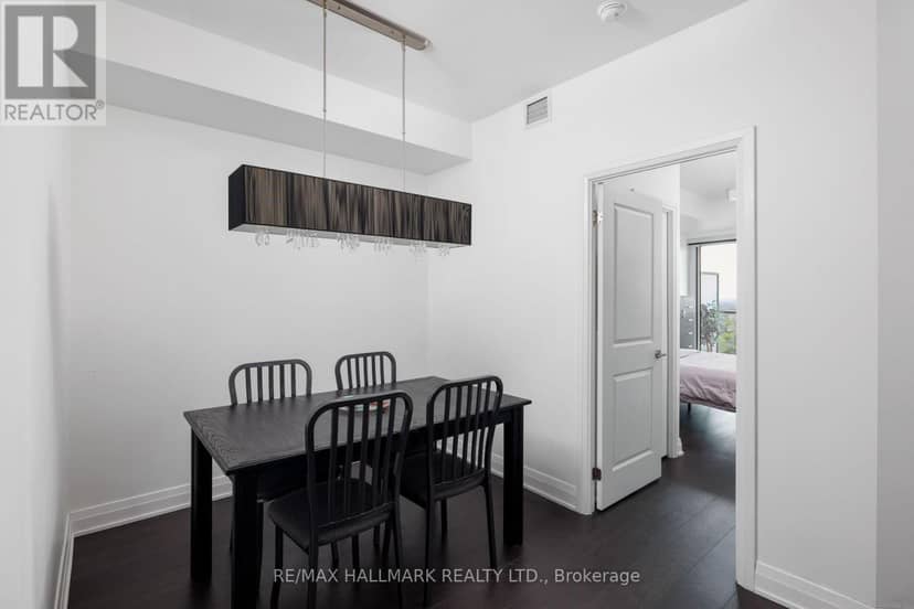 1401 - 530 St Clair Avenue W — photo 15 of 28
