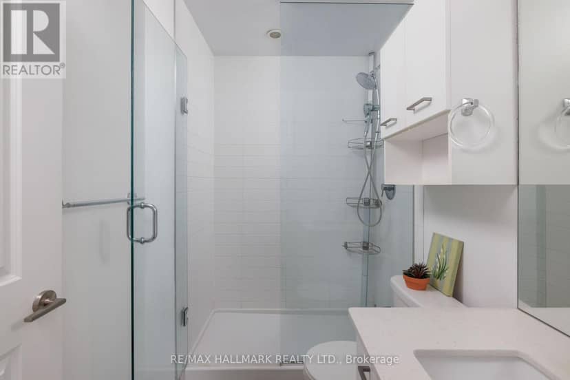 1401 - 530 St Clair Avenue W — photo 17 of 28