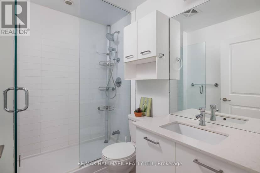 1401 - 530 St Clair Avenue W — photo 18 of 28